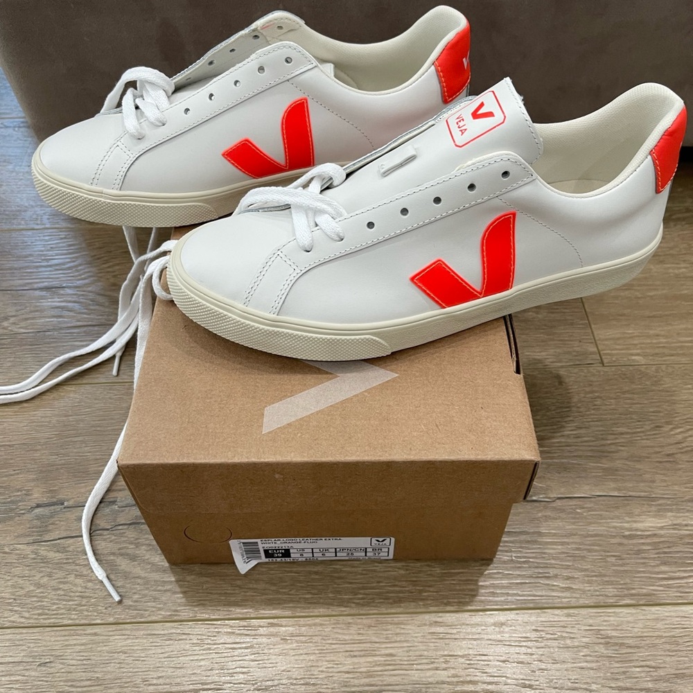 Brand New in box Veja Esplar bright orange 39 US 8